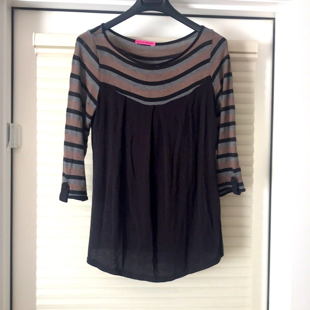 Maternal America 3/4 sleeve top